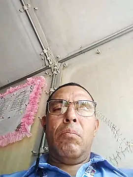 Snapshot of Alex011277 chatting on October 3, 2025, 3:57 pm Alex011277 online show from October 3, 2025, 3:57 pm