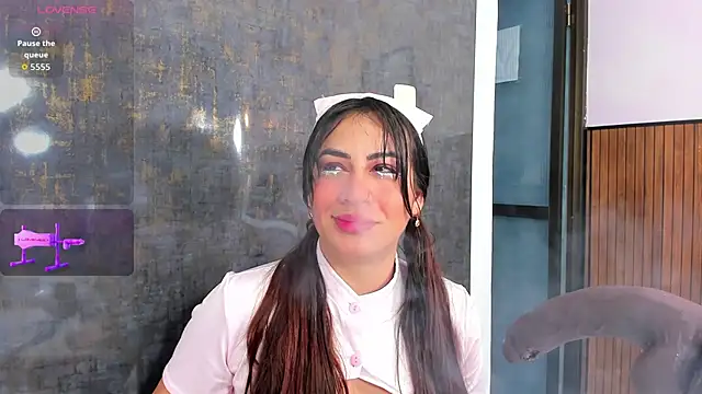 Snapshot of violett_collins_ chatting on November 19, 2025, 12:43 am violett collins online show from November 19, 2025, 12:43 am