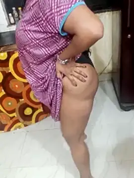  Hot-Couple online show from June 10, 2026, 6:42 pm