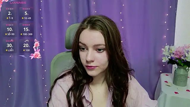 Lana  Cute  online show from April 7, 2026, 12:18 pm