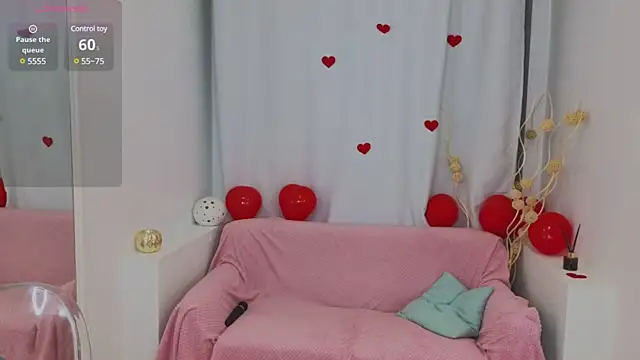 Snapshot of Lana__Cute_ chatting on February 14, 2025, 6:40 pm Lana Cute online show from February 14, 2025, 6:40 pm