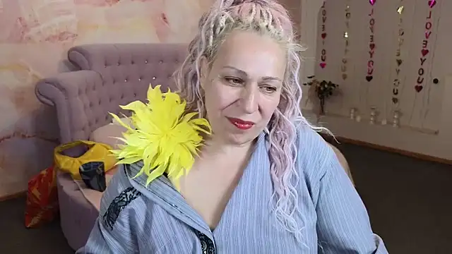 Snapshot of Penelope_Pinky chatting on September 18, 2025, 12:08 pm Penelope Pinky online show from September 18, 2025, 12:08 pm