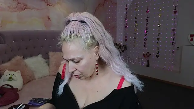 Snapshot of Penelope_Pinky chatting on March 12, 2025, 6:43 pm Penelope Pinky online show from March 12, 2025, 6:43 pm