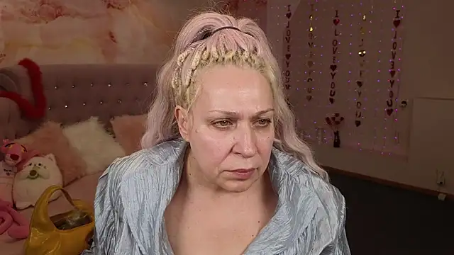 Snapshot of Penelope_Pinky chatting on March 11, 2025, 5:46 pm Penelope Pinky online show from March 11, 2025, 5:46 pm