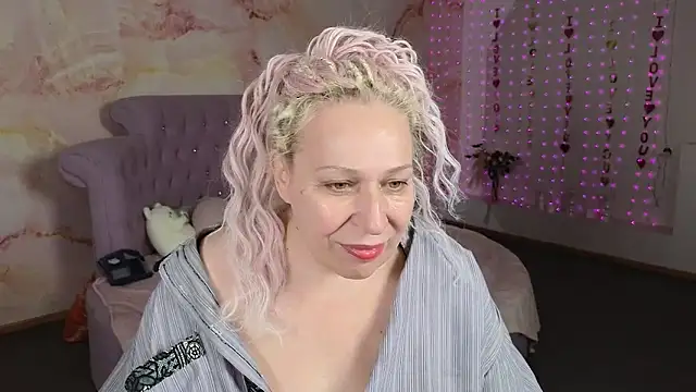 Snapshot of Penelope_Pinky chatting on October 1, 2025, 11:58 am Penelope Pinky online show from October 1, 2025, 11:58 am