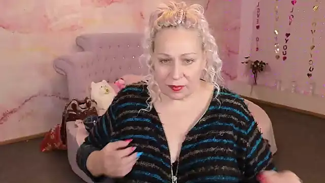 Snapshot of Penelope_Pinky chatting on October 9, 2025, 11:00 am Penelope Pinky online show from October 9, 2025, 11:00 am