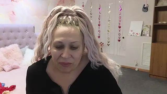 Snapshot of Penelope_Pinky chatting on March 18, 2025, 7:33 am Penelope Pinky online show from March 18, 2025, 7:33 am