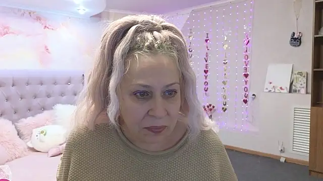 Snapshot of Penelope_Pinky chatting on March 17, 2025, 4:19 am Penelope Pinky online show from March 17, 2025, 4:19 am