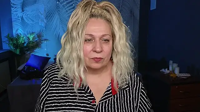 Snapshot of Penelope_Pinky chatting on February 15, 2025, 5:39 pm Penelope Pinky online show from February 15, 2025, 5:39 pm