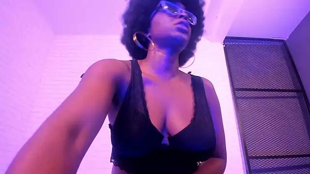 lolajenkins  online show from February 18, 2025, 3:53 am