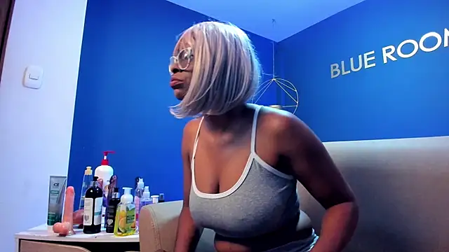 lolajenkins  online show from February 26, 2025, 7:42 pm