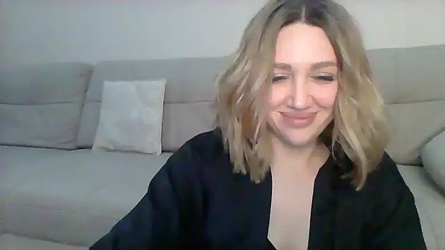 VickyLove047 online show from February 15, 2025, 9:28 pm