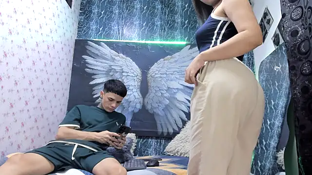 exotic hot couple online show from March 27, 2026, 10:54 pm