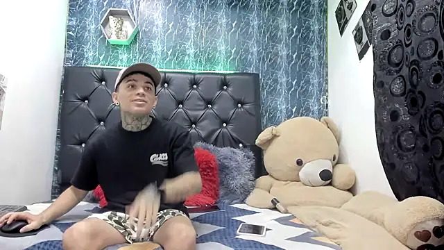 Snapshot of exotic_hot_couple chatting on November 16, 2025, 7:29 pm exotic hot couple online show from November 16, 2025, 7:29 pm