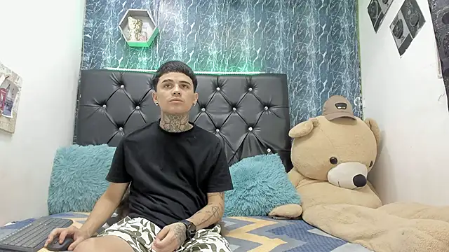 Snapshot of exotic_hot_couple chatting on November 27, 2025, 9:59 pm exotic hot couple online show from November 27, 2025, 9:59 pm