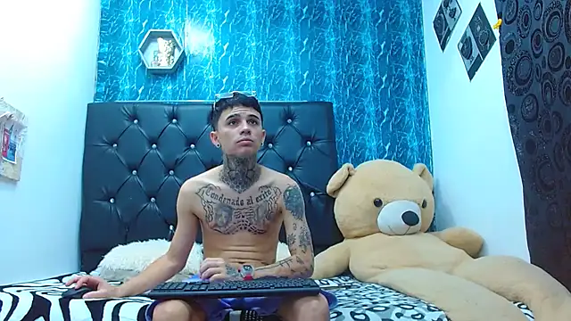 Snapshot of exotic_hot_couple chatting on March 3, 2025, 12:12 am exotic hot couple online show from March 3, 2025, 12:12 am