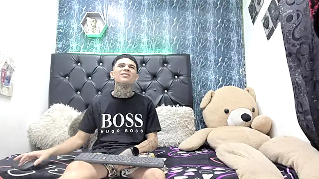 Snapshot of exotic_hot_couple chatting on December 14, 2025, 10:37 pm exotic hot couple online show from December 14, 2025, 10:37 pm