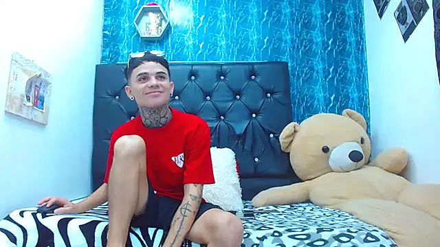 Snapshot of exotic_hot_couple chatting on March 9, 2025, 2:50 am exotic hot couple online show from March 9, 2025, 2:50 am