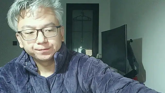 leoUSIR online show from November 12, 2025, 8:01 pm