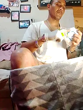 Snapshot of NewBe9D9 chatting on December 14, 2025, 11:16 am NewBe9D9 online show from December 14, 2025, 11:16 am