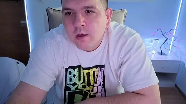 Snapshot of JasonJacks chatting on April 14, 2026, 5:45 am JasonJacks online show from April 14, 2026, 5:45 am