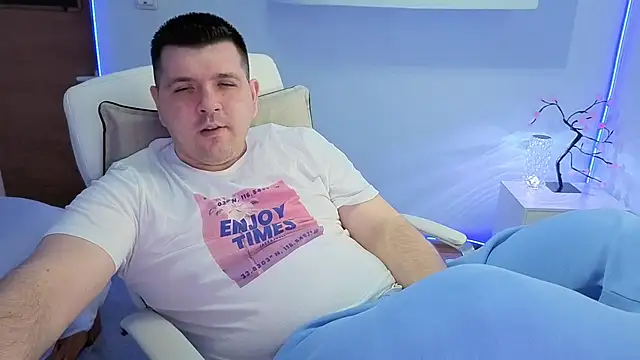 Snapshot of JasonJacks chatting on April 13, 2026, 5:55 am JasonJacks online show from April 13, 2026, 5:55 am