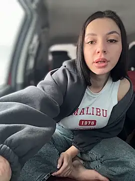 JulliaVegas online show from March 3, 2026, 2:07 am