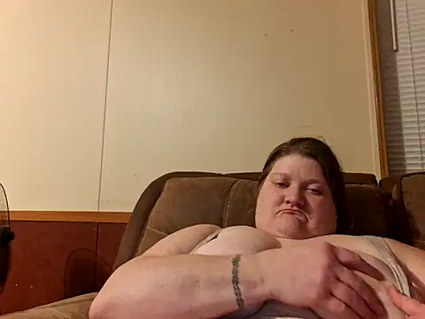 chrissybear84 online show from February 24, 2026, 5:41 am