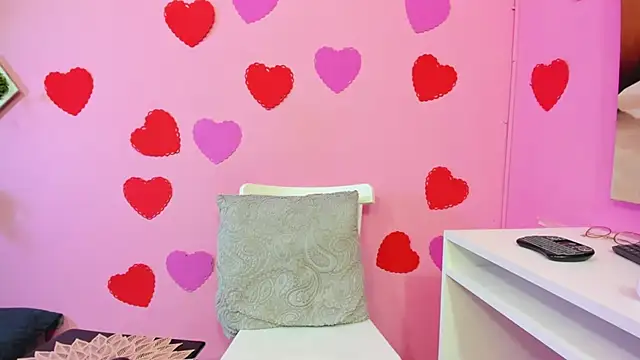 Snapshot of miss--flora chatting on February 23, 2025, 6:17 am miss--flora online show from February 23, 2025, 6:17 am