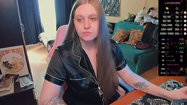 Snapshot of Alice_Dreamgirl_ chatting on May 6, 2026, 1:37 pm Alice Dreamgirl online show from May 6, 2026, 1:37 pm