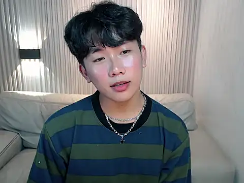 Snapshot of dangerzone0122 chatting on November 24, 2025, 4:29 pm dangerzone0122 online show from November 24, 2025, 4:29 pm