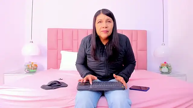 Snapshot of hotmature1 chatting on December 4, 2025, 11:42 am hotmature1 online show from December 4, 2025, 11:42 am