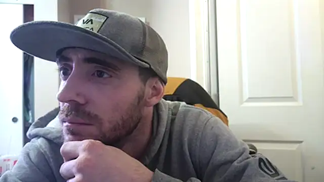 Snapshot of Huntzg23 chatting on April 14, 2026, 5:29 pm Huntzg23 online show from April 14, 2026, 5:29 pm