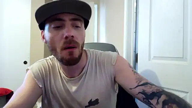 Snapshot of Huntzg23 chatting on May 14, 2026, 9:23 pm Huntzg23 online show from May 14, 2026, 9:23 pm