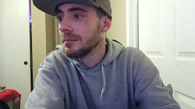 Snapshot of Huntzg23 chatting on April 13, 2026, 6:17 am Huntzg23 online show from April 13, 2026, 6:17 am