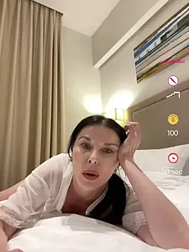 LinaJoy online show from July 16, 2026, 9:23 pm