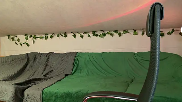 Cristmass princess online show from March 1, 2026, 5:13 pm