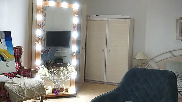 moonlight4u online show from April 8, 2026, 4:03 am