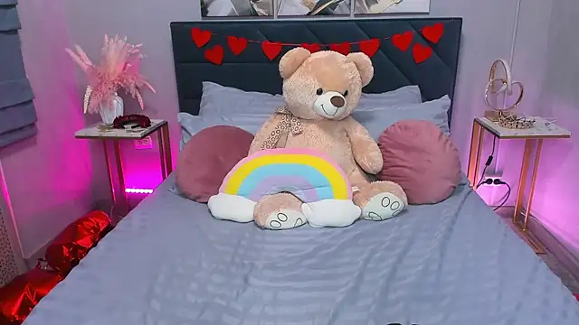 Curvy Dynamite  online show from February 27, 2026, 1:06 am