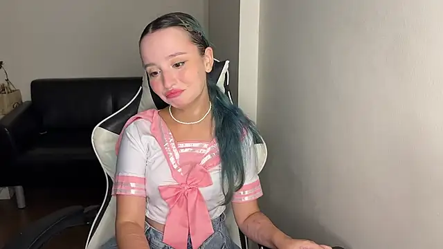 bumble bee online show from March 14, 2025, 7:34 pm