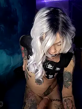 Snapshot of MommyMisfit chatting on October 4, 2025, 1:51 am MommyMisfit online show from October 4, 2025, 1:51 am