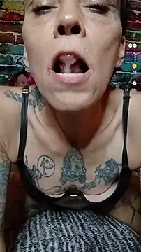 Snapshot of MommyMisfit chatting on September 21, 2025, 12:49 am MommyMisfit online show from September 21, 2025, 12:49 am