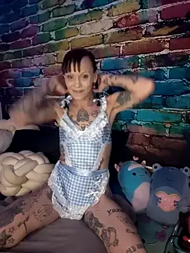 Snapshot of MommyMisfit chatting on October 1, 2025, 12:06 am MommyMisfit online show from October 1, 2025, 12:06 am