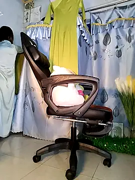 Snapshot of Lucy_limon chatting on November 18, 2025, 9:34 am Lucy limon online show from November 18, 2025, 9:34 am