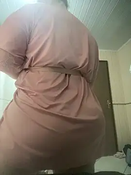 Snapshot of pAuLa_- chatting on February 18, 2025, 10:14 pm pAuLa - online show from February 18, 2025, 10:14 pm