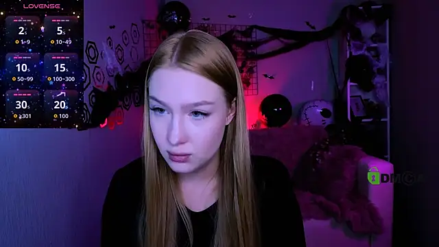 Snapshot of playful_sophie chatting on October 22, 2025, 1:32 pm playful sophie online show from October 22, 2025, 1:32 pm