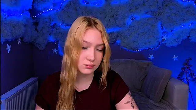 Snapshot of playful_sophie chatting on April 19, 2026, 7:27 pm playful sophie online show from April 19, 2026, 7:27 pm
