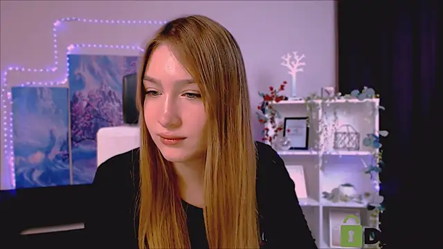 Snapshot of playful_sophie chatting on February 20, 2025, 12:08 am playful sophie online show from February 20, 2025, 12:08 am