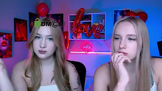 Snapshot of playful_sophie chatting on February 9, 2026, 8:29 pm playful sophie online show from February 9, 2026, 8:29 pm