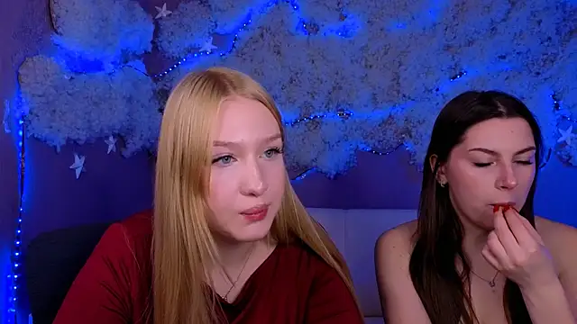 Snapshot of playful_sophie chatting on March 31, 2026, 7:16 pm playful sophie online show from March 31, 2026, 7:16 pm